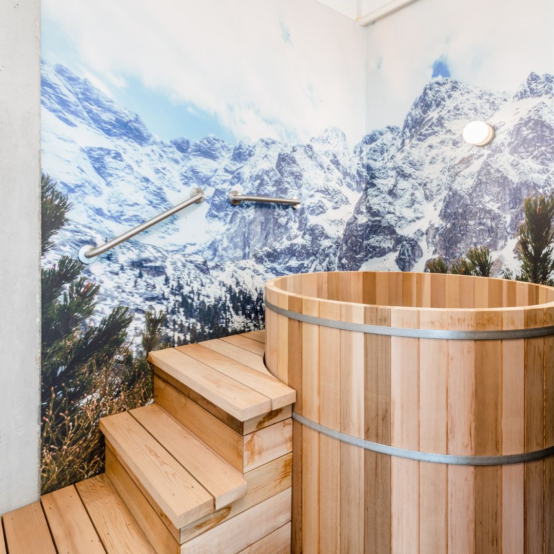 Ritual private sauna Cedar suite, soaking tub
